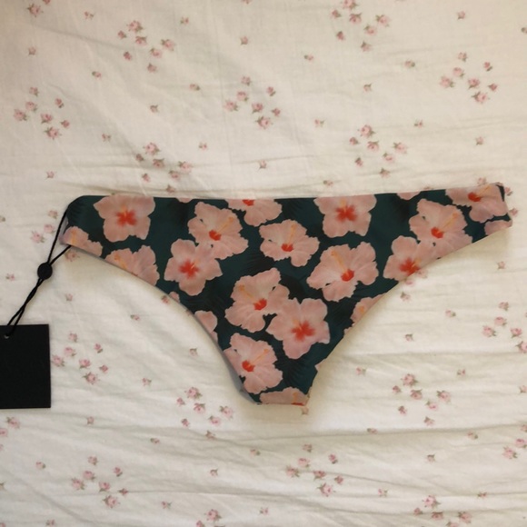 Acacia Makai Bottoms - Picture 2 of 3